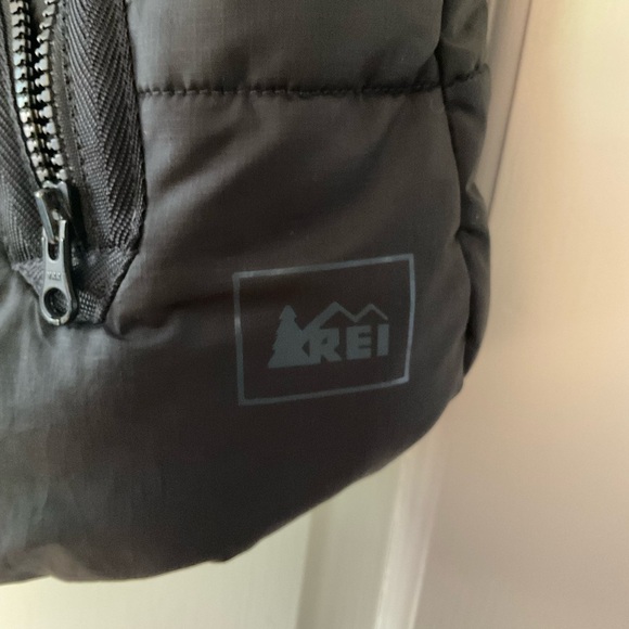REI Insulated Puffer Vest Black Zip Front Women’s Size S Outdoor Hiking Camping - Picture 4 of 8